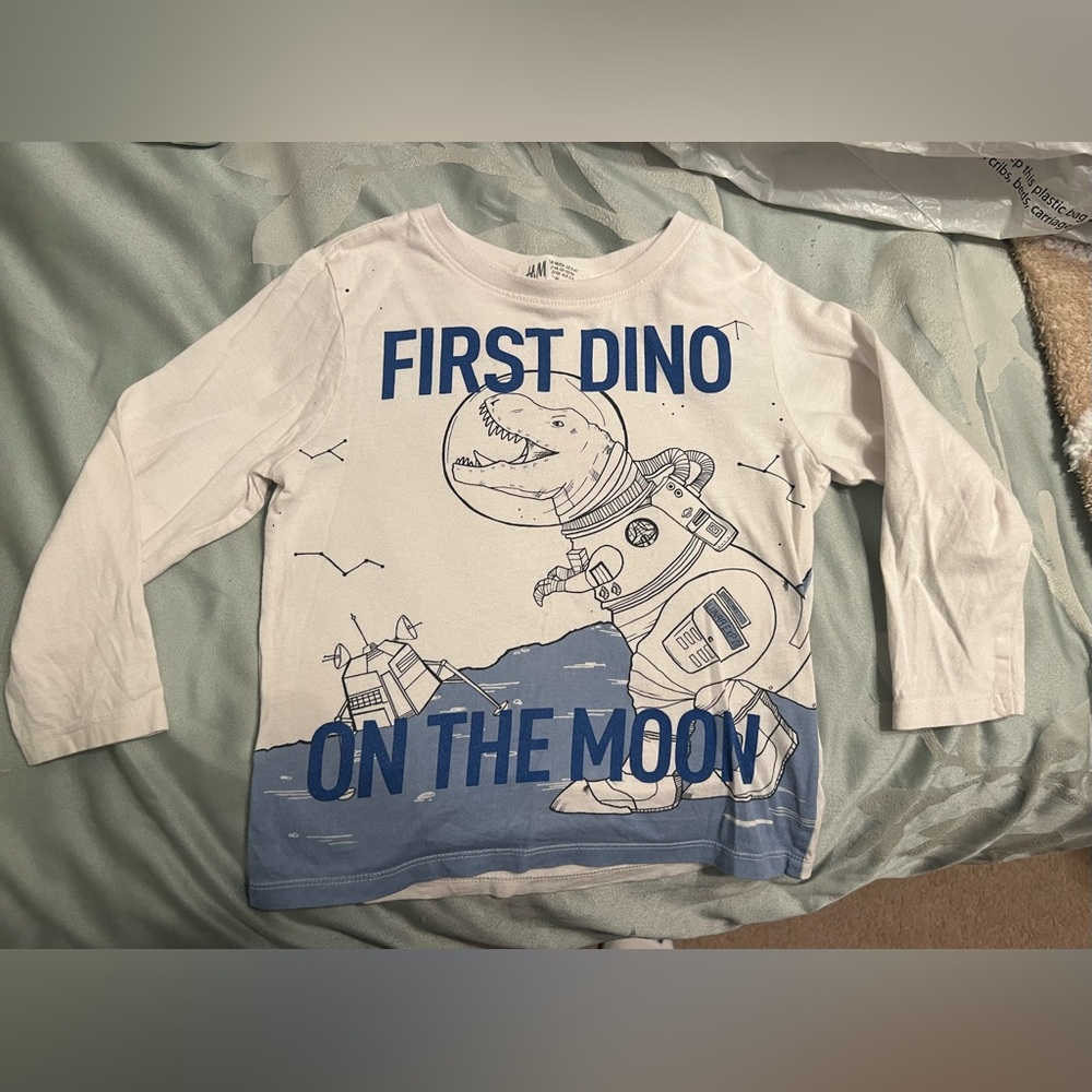 H&M astronaut dinosaur long sleeve shirt boys 2-4yr